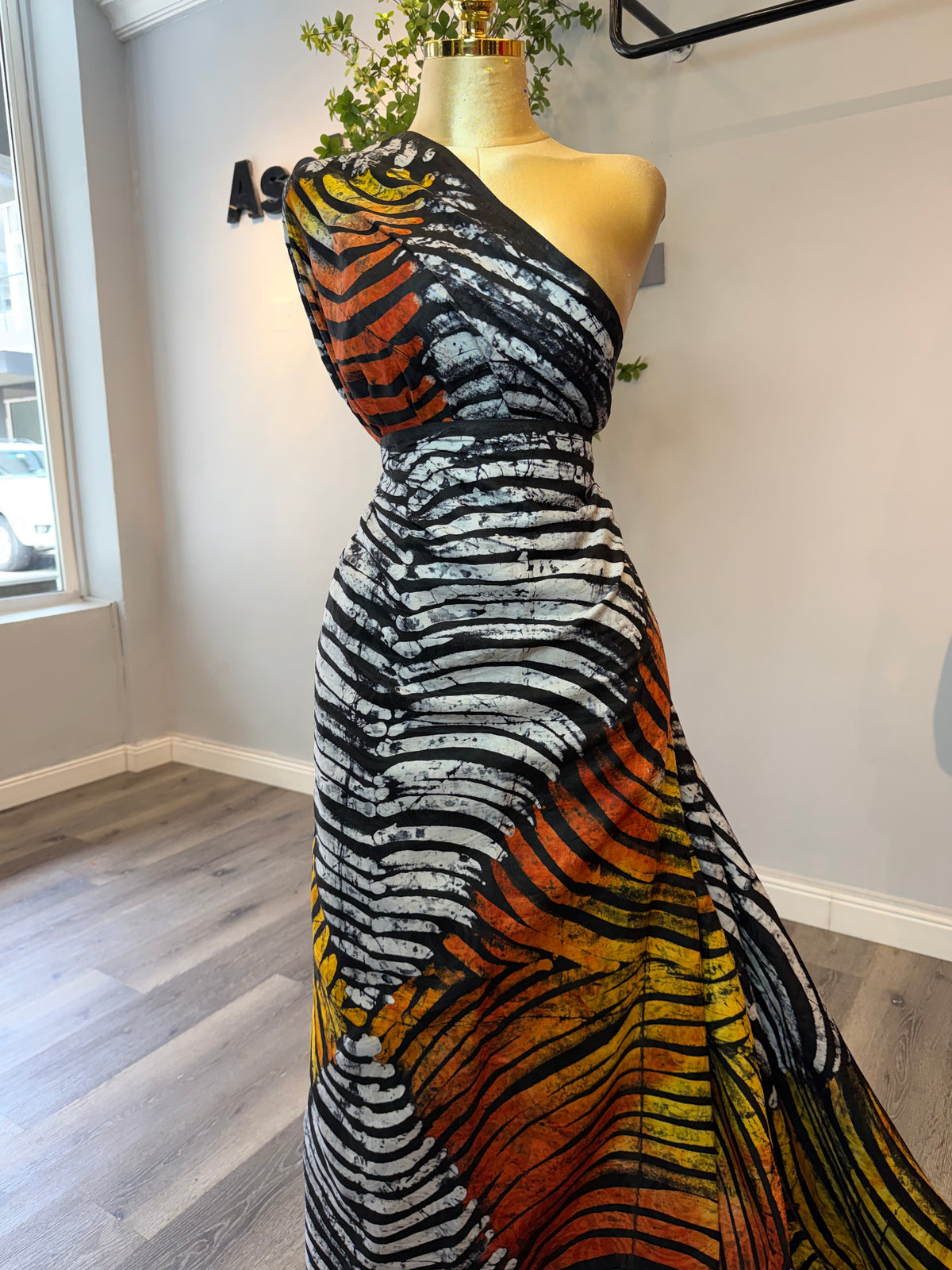 Multi-color Line Brocade