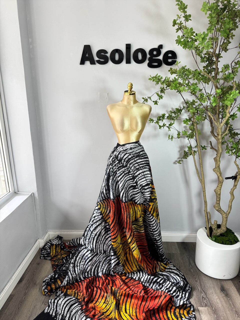 Multi-color Line Brocade